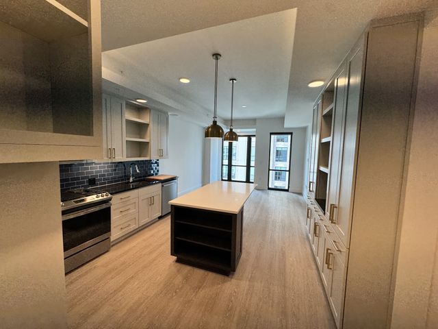 930 Commerce St Apt 1308, Nashville, TN 37203