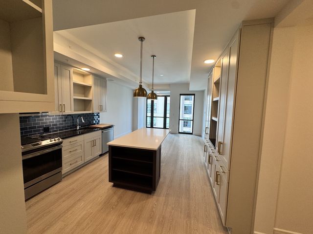 930 Commerce St Apt 1308, Nashville, TN 37203