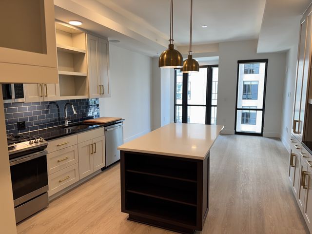 930 Commerce St Apt 1308, Nashville, TN 37203