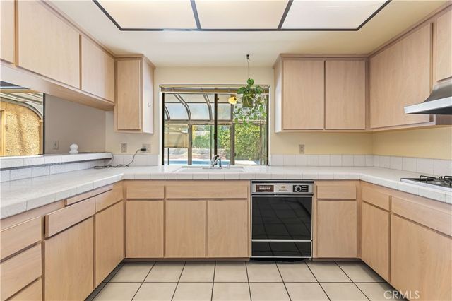 8824 Sari Avenue, Northridge, CA 91343
