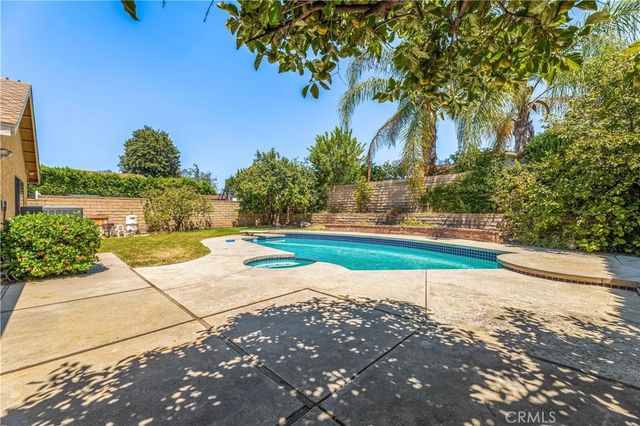 8824 Sari Avenue, Northridge, CA 91343