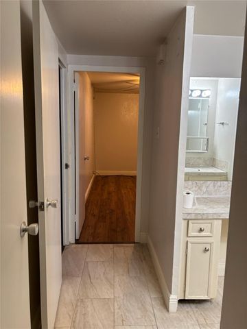7520 Hornwood Drive 103, Houston, TX 77036