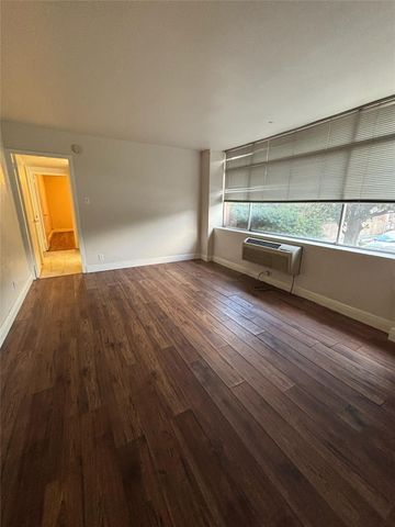 7520 Hornwood Drive 103, Houston, TX 77036