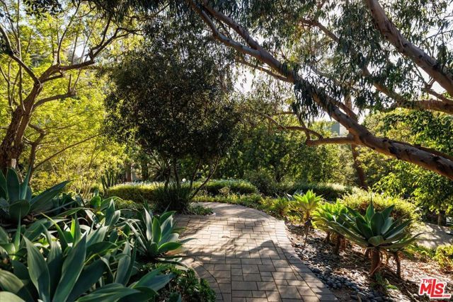 2018 Griffith Park Boulevard 108, Los Angeles, CA 90039