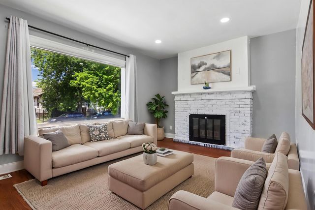 9913 S Parnell Avenue, Chicago, IL 60628