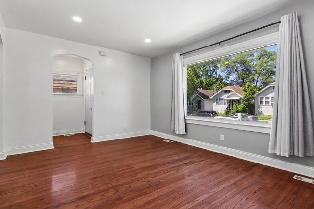9913 S Parnell Avenue, Chicago, IL 60628