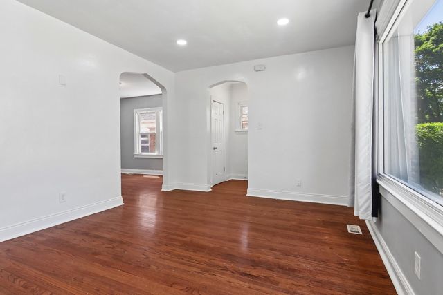 9913 S Parnell Avenue, Chicago, IL 60628