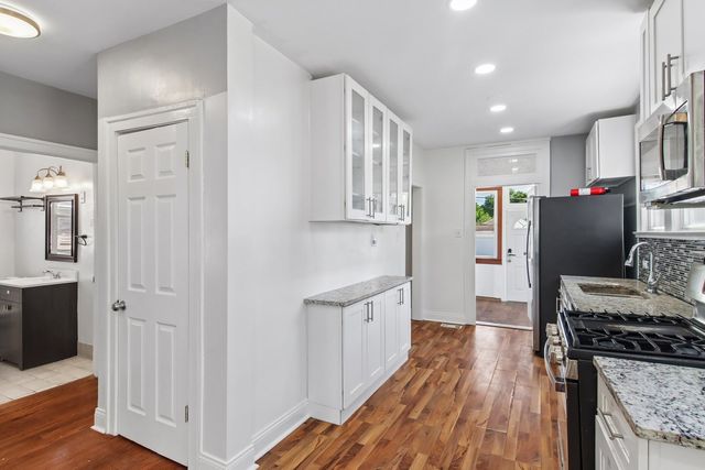 9913 S Parnell Avenue, Chicago, IL 60628