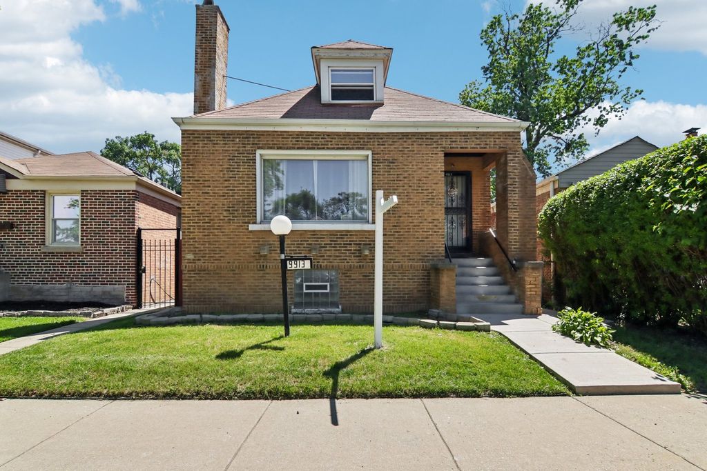 9913 S Parnell Avenue, Chicago, IL 60628