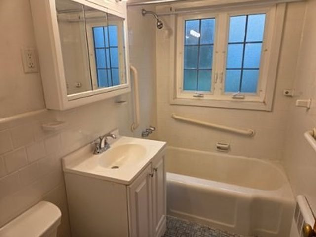 1002 Belmont St 1, Watertown, MA 02472