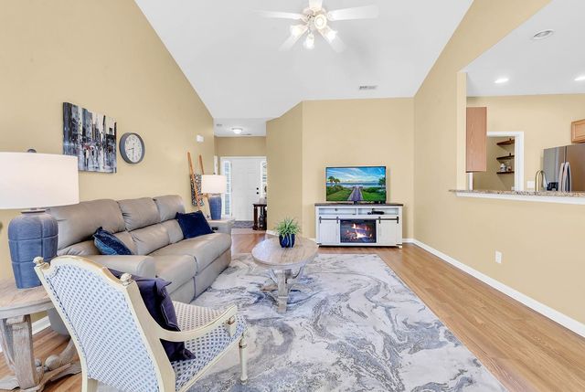 221 Cloverleaf Dr., Longs, SC 29568