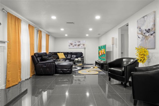 7005 FOUNTAIN AVENUE, Tampa, FL 33634