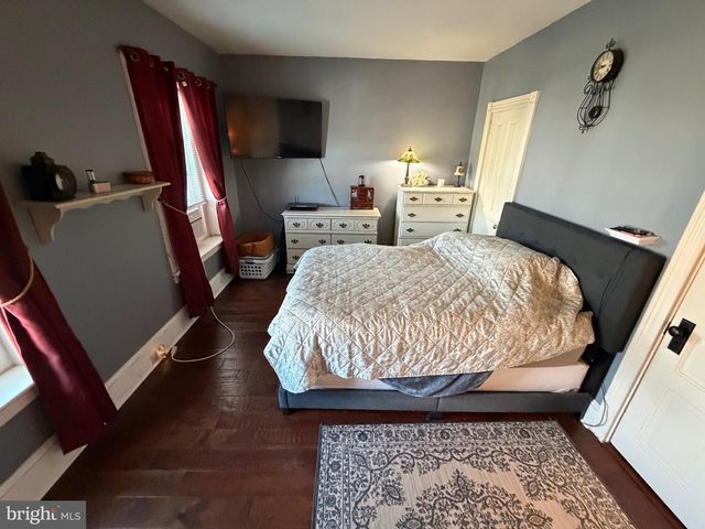 27 S CHESTNUT ST, Boyertown, PA 19512