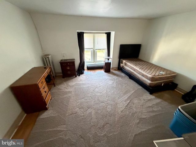 27 S CHESTNUT ST, Boyertown, PA 19512