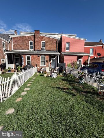 27 S CHESTNUT ST, Boyertown, PA 19512