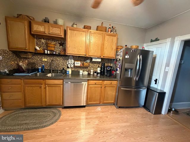 27 S CHESTNUT ST, Boyertown, PA 19512