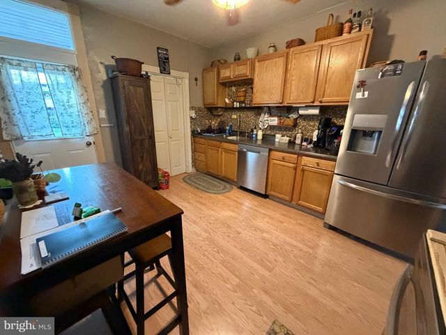 27 S CHESTNUT ST, Boyertown, PA 19512
