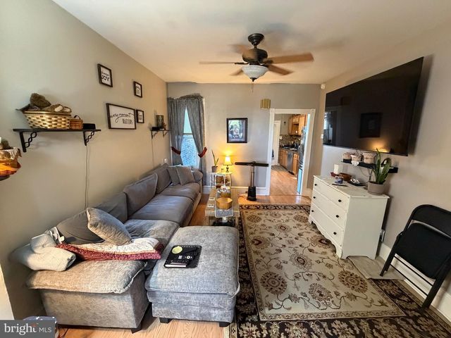 27 S CHESTNUT ST, Boyertown, PA 19512