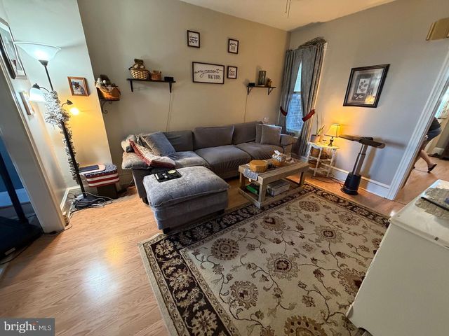 27 S CHESTNUT ST, Boyertown, PA 19512