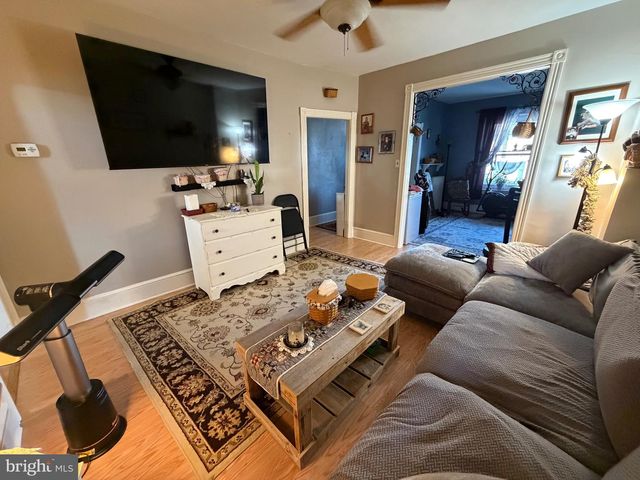 27 S CHESTNUT ST, Boyertown, PA 19512