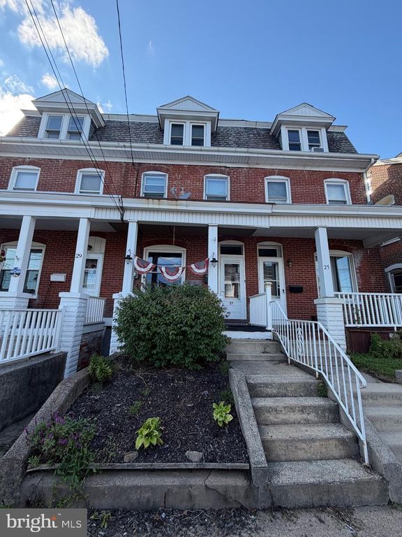 27 S CHESTNUT ST, Boyertown, PA 19512