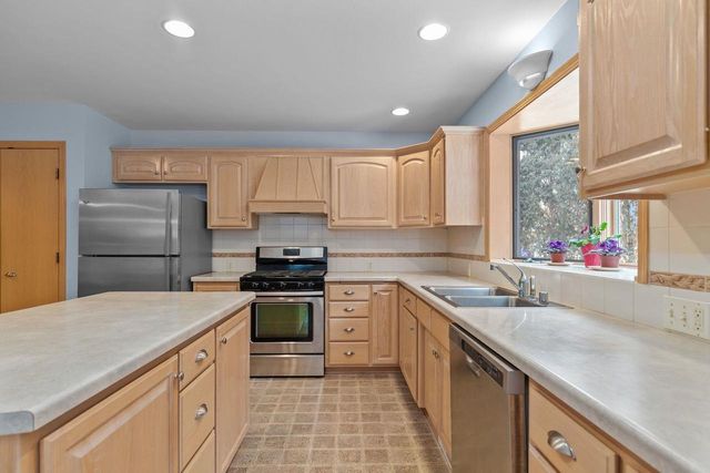 3034 E FALLCREEK LANE, Appleton, WI 54913