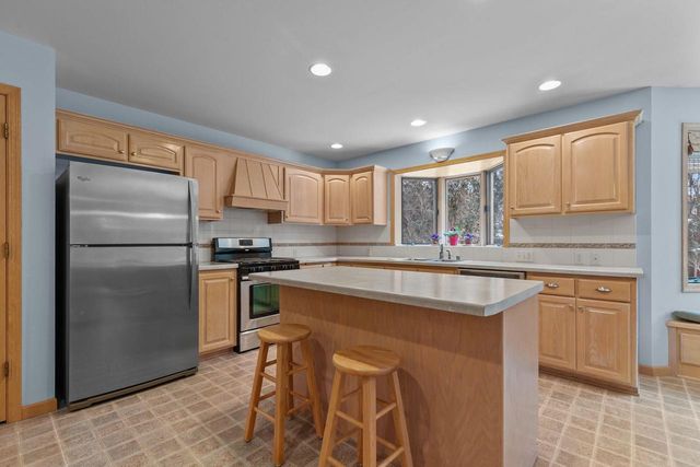 3034 E FALLCREEK LANE, Appleton, WI 54913