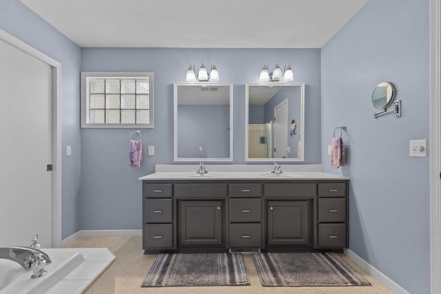 3034 E FALLCREEK LANE, Appleton, WI 54913