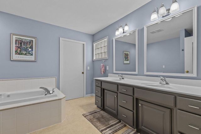 3034 E FALLCREEK LANE, Appleton, WI 54913