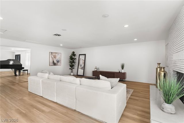 2106 West Oakey Boulevard, Las Vegas, NV 89102