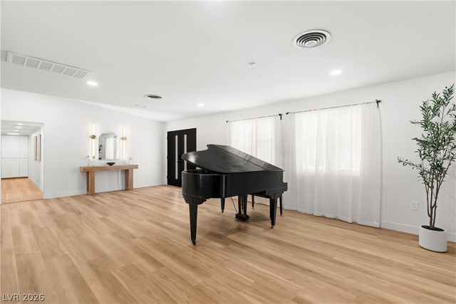 2106 West Oakey Boulevard, Las Vegas, NV 89102