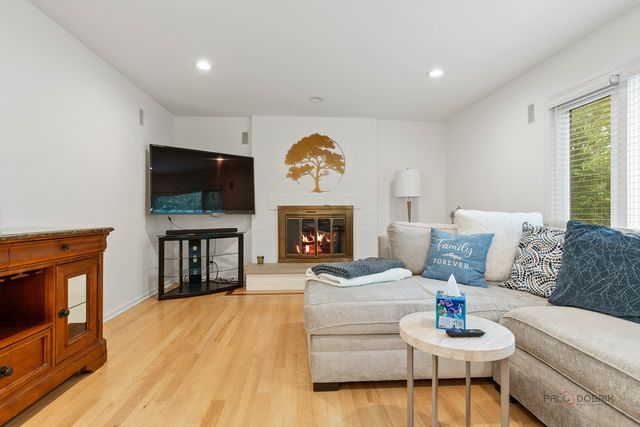 737 Joel Lane, Buffalo Grove, IL 60089