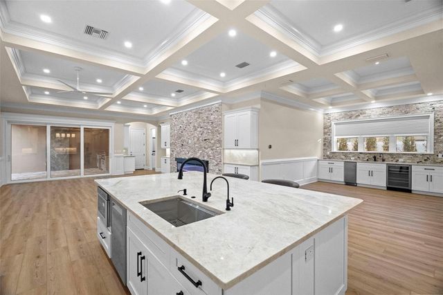 324 3RD AVENUE N, Safety Harbor, FL 34695