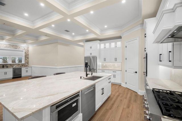 324 3RD AVENUE N, Safety Harbor, FL 34695