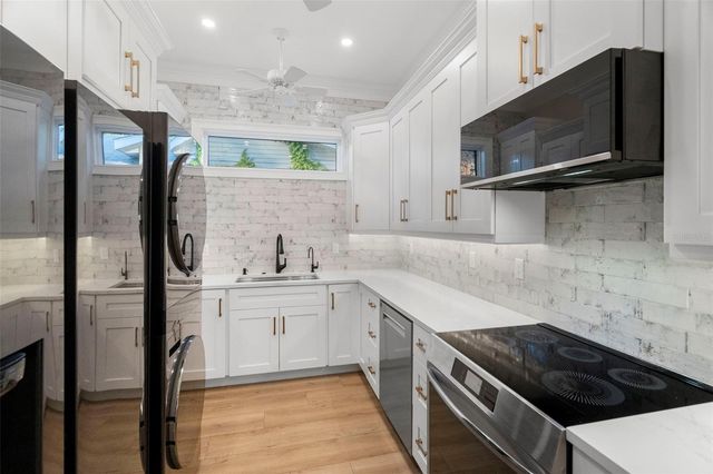 324 3RD AVENUE N, Safety Harbor, FL 34695