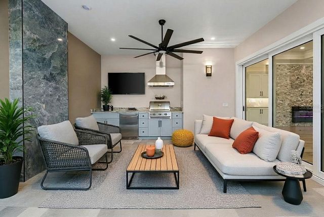 324 3RD AVENUE N, Safety Harbor, FL 34695