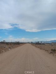 6692 Palmdale Rd, Phelan, CA 92371