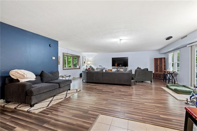 618 Soose Rd, Shaler, PA 15209