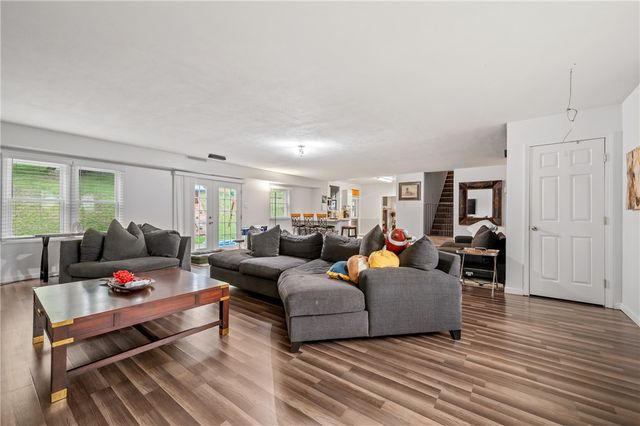 618 Soose Rd, Shaler, PA 15209