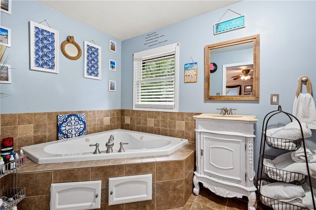 618 Soose Rd, Shaler, PA 15209