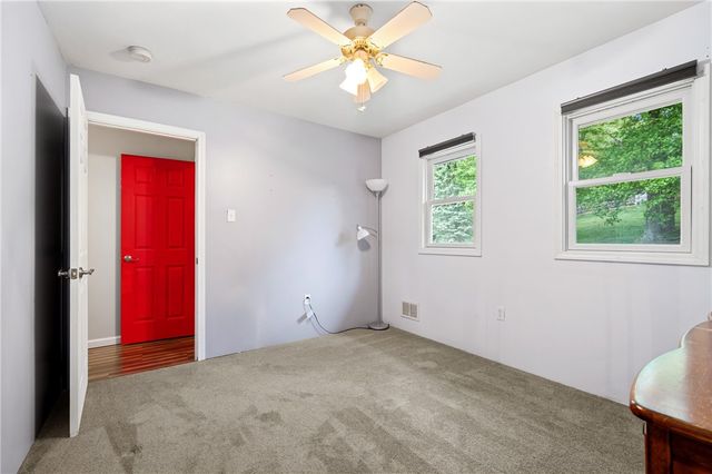 618 Soose Rd, Shaler, PA 15209