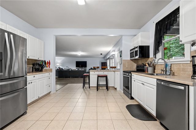 618 Soose Rd, Shaler, PA 15209
