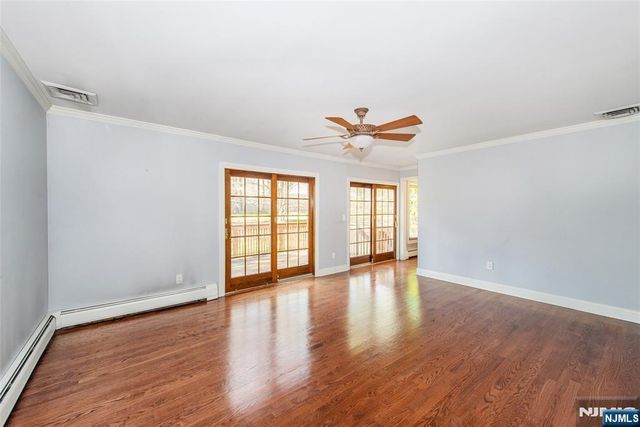 232 Hidden Glen Court, Franklin Lakes, NJ 07417