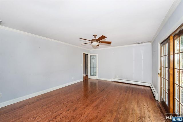 232 Hidden Glen Court, Franklin Lakes, NJ 07417