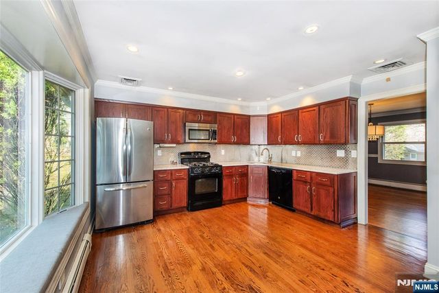 232 Hidden Glen Court, Franklin Lakes, NJ 07417