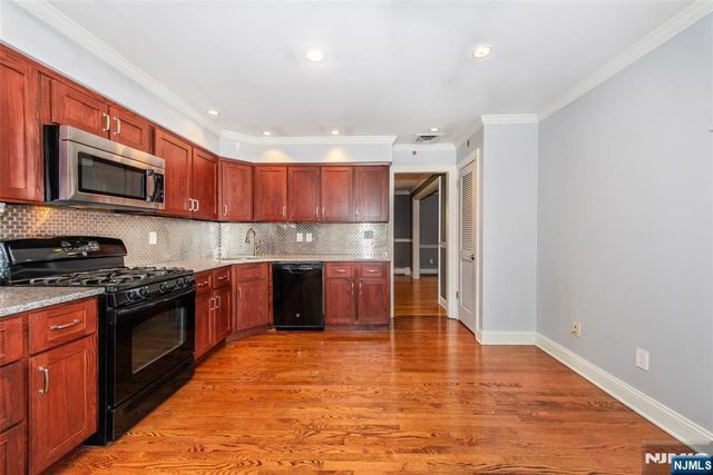 232 Hidden Glen Court, Franklin Lakes, NJ 07417