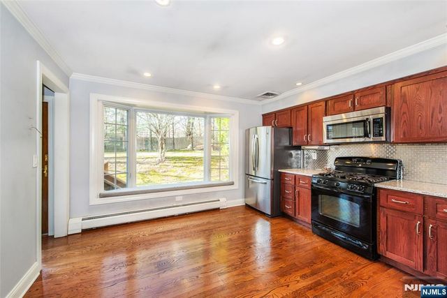 232 Hidden Glen Court, Franklin Lakes, NJ 07417