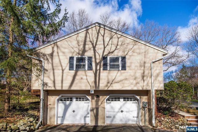 232 Hidden Glen Court, Franklin Lakes, NJ 07417
