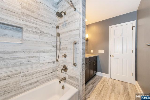232 Hidden Glen Court, Franklin Lakes, NJ 07417