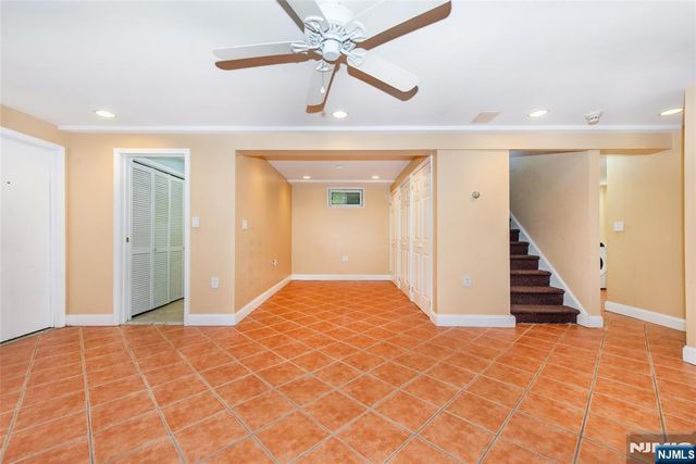232 Hidden Glen Court, Franklin Lakes, NJ 07417